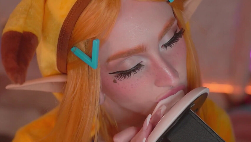 Mewlies ASMR - Sensual Ear Eating