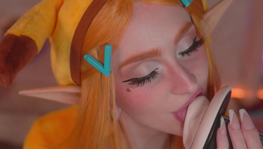 Mewlies ASMR - Sensual Ear Eating