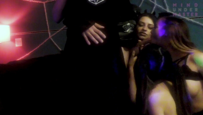 La mente sotto il dominio del padrone - L'harem di Halloween (parte 2)