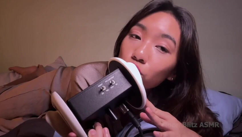 MoonBlitz ASMR - Ear eating, mouth sounds