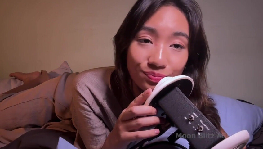 MoonBlitz ASMR - Ear eating, mouth sounds