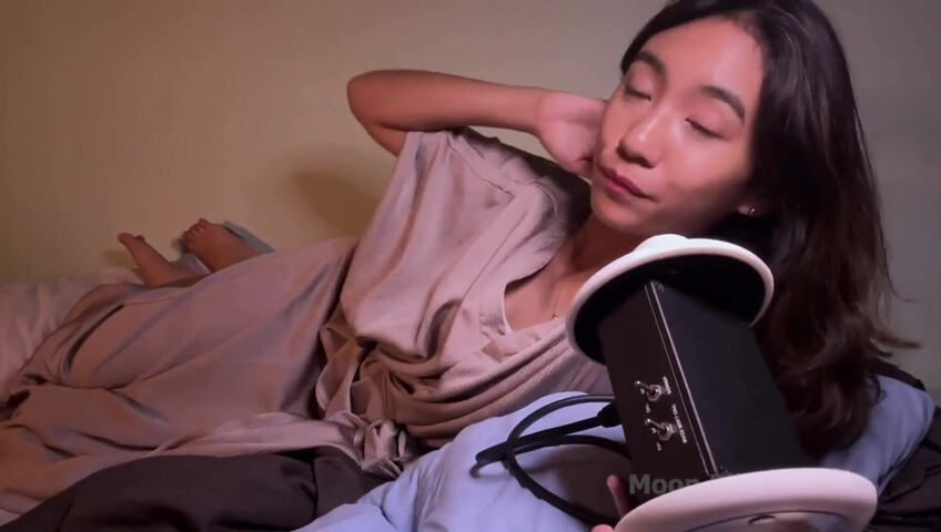 MoonBlitz ASMR - Ear eating, mouth sounds