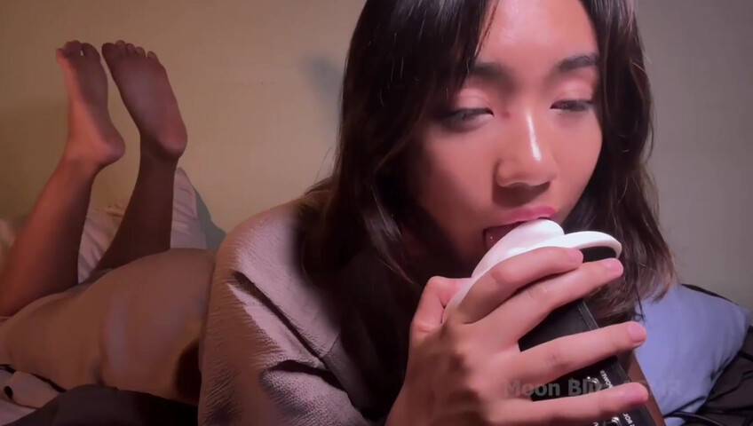 MoonBlitz ASMR - Ear eating, mouth sounds