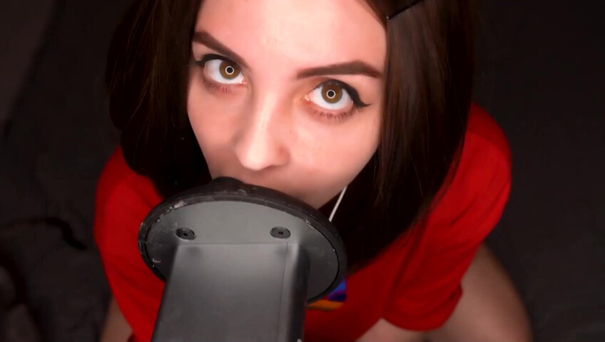 Moona ASMR - Licking In Yoga Leggings