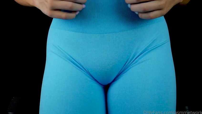 Fit Chick Amy - Yoga Pants Scratch