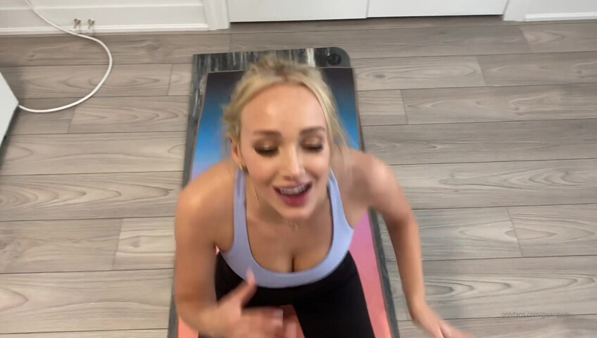 GwenGwiz - Yoga Sex