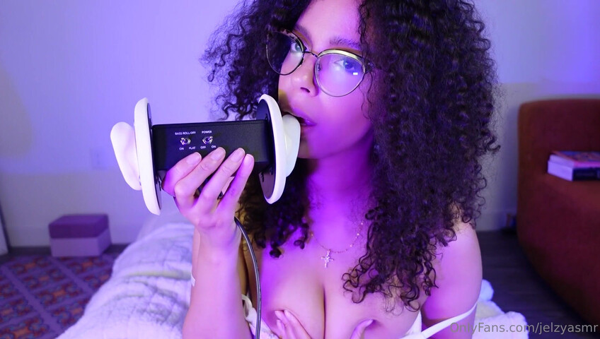 Jelzy ASMR - 31 March 2023 - Ass Closeup - Ear Eating