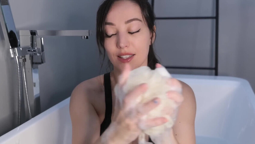 Orenda ASMR – Mach dich mit deiner Freundin nass