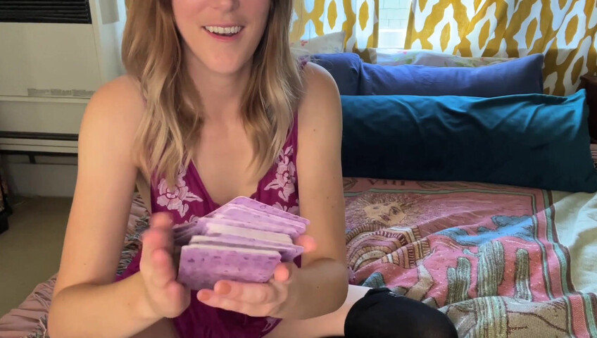 Rhonda ASMR - Lettura dei tarocchi