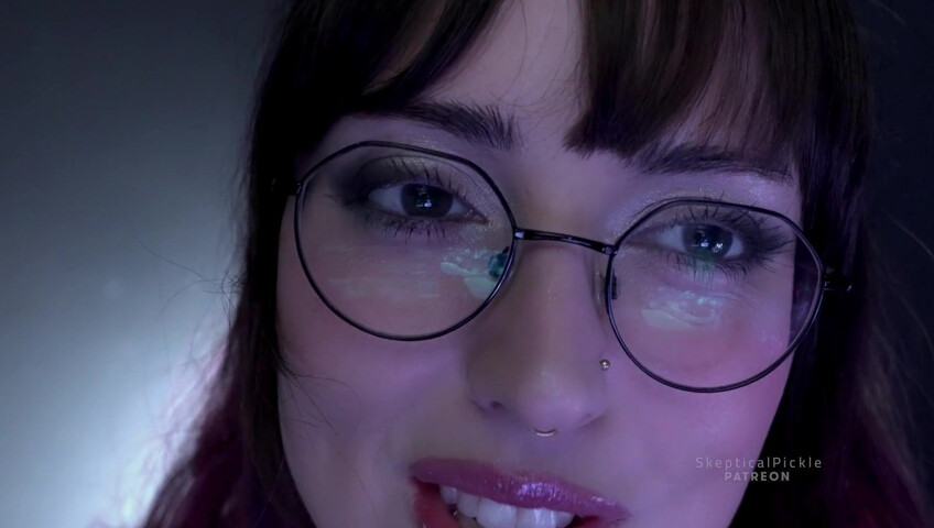 Skepticalpickle - Une copine timide et maladroite s'essaie au massage ASMR pour toi (niveau Platine)