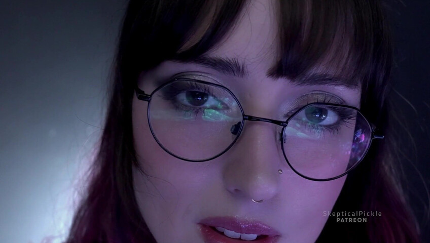 Skepticalpickle - Une copine timide et maladroite s'essaie au massage ASMR pour toi (niveau Platine)