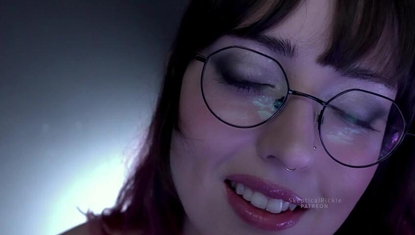 Skepticalpickle - Une copine timide et maladroite s'essaie au massage ASMR pour toi (niveau Platine)
