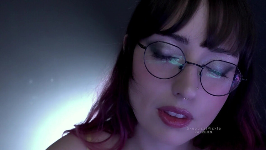 Skepticalpickle - Une copine timide et maladroite s'essaie au massage ASMR pour toi (niveau Platine)