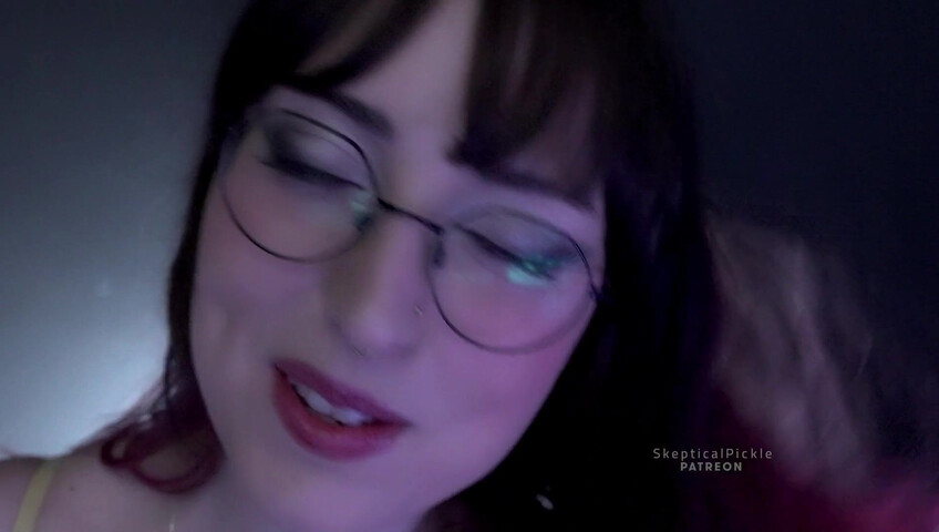 Skepticalpickle - Une copine timide et maladroite s'essaie au massage ASMR pour toi (niveau Platine)