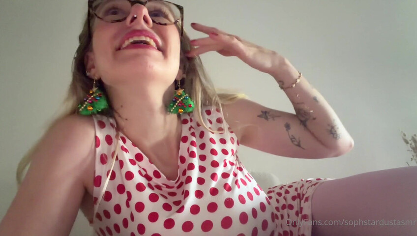 Sophstardust ASMR - Mi accarezzo il seno e il sedere